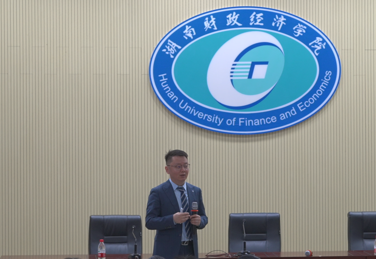QIANNENG HUB成功举行AACSB国际商学院标准与特色化建设报告会